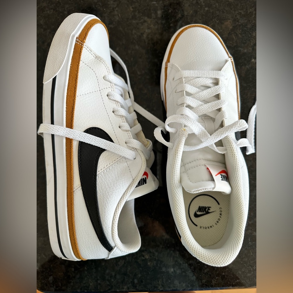 Nike Court Legacy size 10 Womens